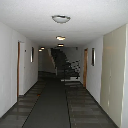 斯泰因马特街公寓 *